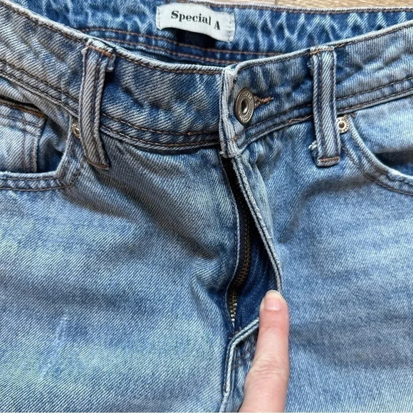Special A Light Wash Distressed Straight Leg Jeans Size 7 - Picture 8 of 11